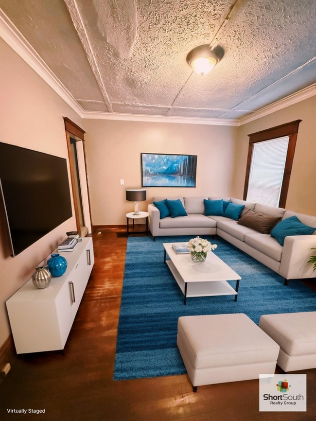 Building Photo - Updated Duplex 4 bed 2 bath on the NW Side