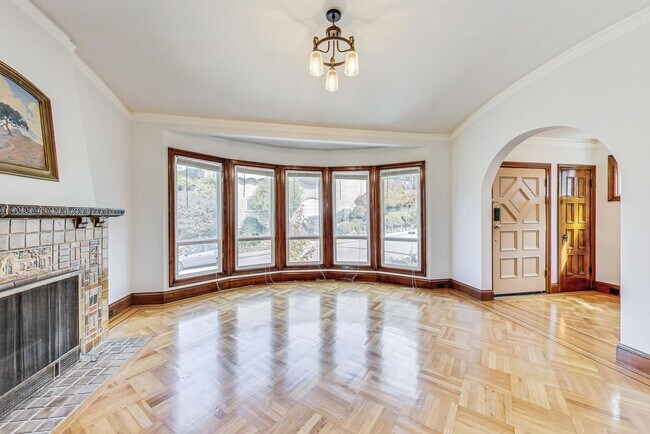 Building Photo - Introducing the Perfect Blend of Elegance and Comfort in San Francisco's Westwood Highlands!