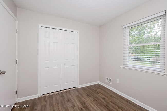 Building Photo - 5911 Carmelwood Cir
