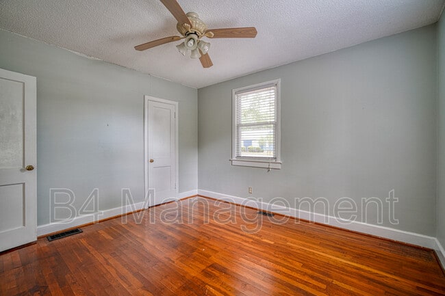 Building Photo - 534 Lucerne Dr