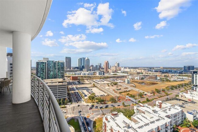 Building Photo - 1209 E Cumberland Ave