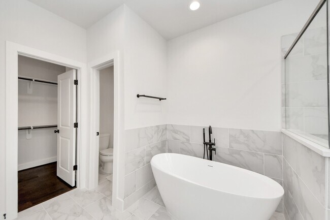 Building Photo - 5502 Wheatley St