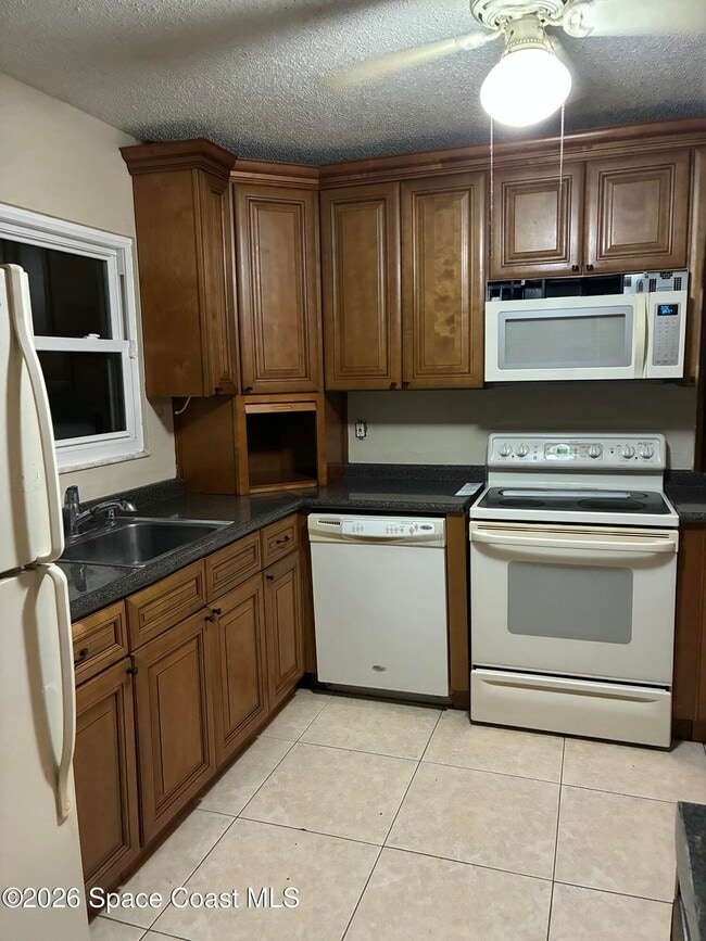 Building Photo - 890 Serenade St NW