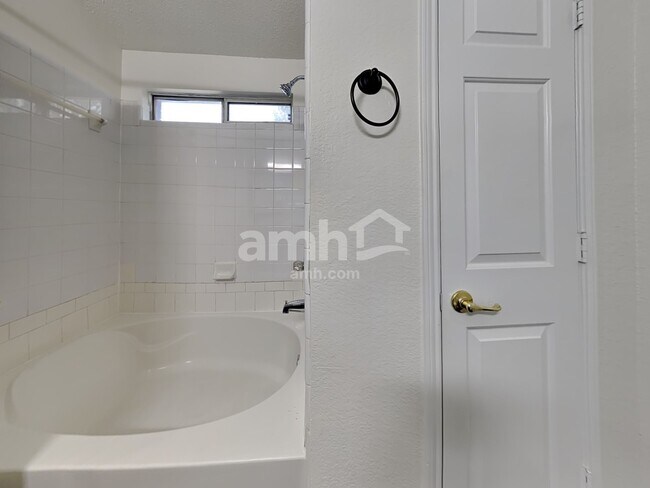 Building Photo - 216 Cornell