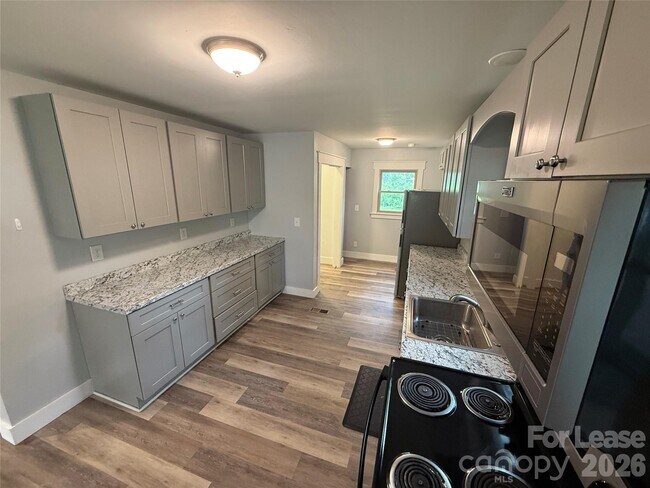 Building Photo - 468 River Hill Rd