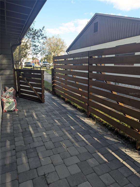 Building Photo - 928 S Bumby Ave