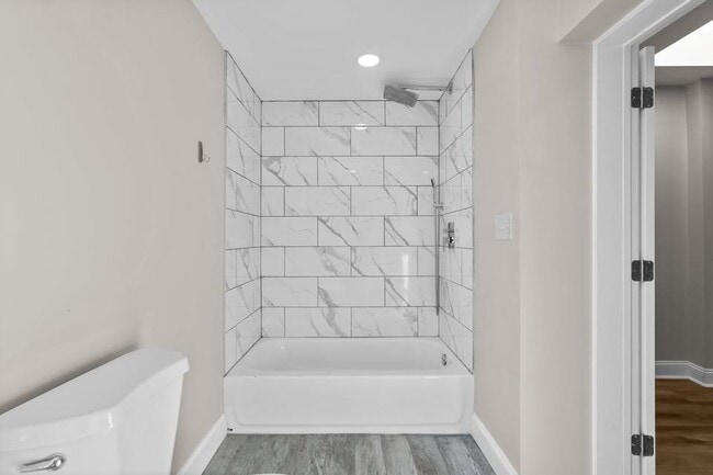Building Photo - 2429 Ashland Ave