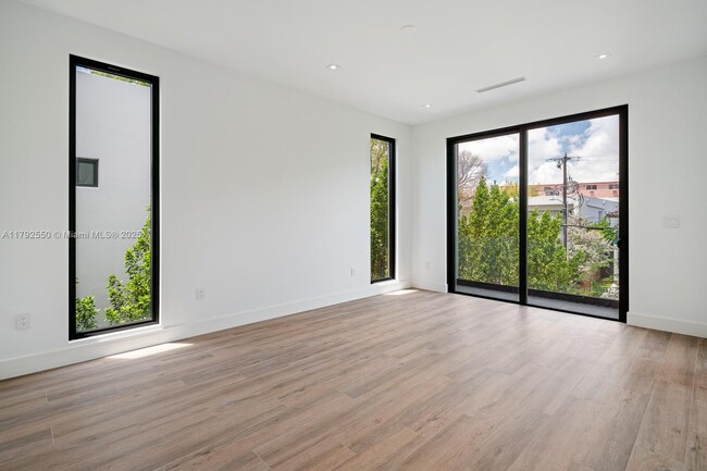 Building Photo - 2962 Coconut Ave