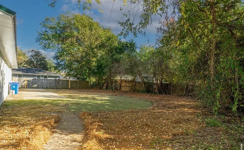 Building Photo - 5105 Palmetto Ln