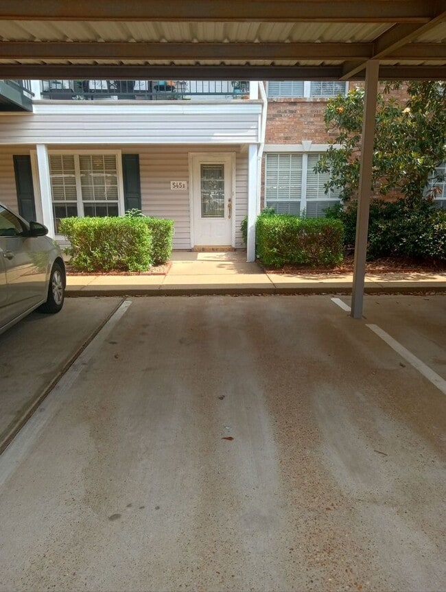 Building Photo - Now Available – 1-Level Condo in Alexandria, LA | $1,250/month