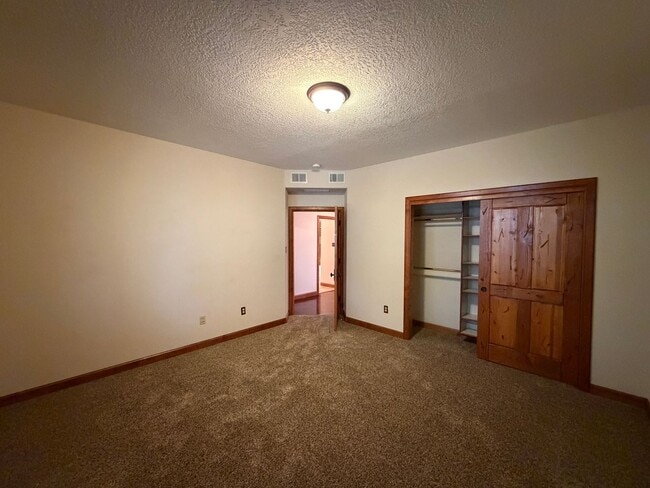 Building Photo - Beautiful 3 Bedroom Single Story Custom Home Plus Office Available Near Tramway Blvd NE & I-40!