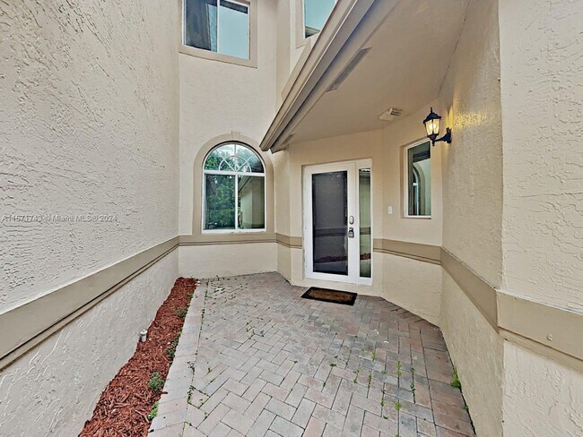 Building Photo - 8101 Madison Lakes Cir S