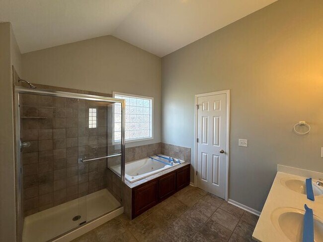 Building Photo - 3-Bedroom Home in a Quiet, Relaxing Neighb...