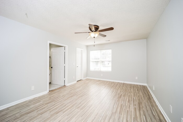 Building Photo - 102 Dartmouth Ct