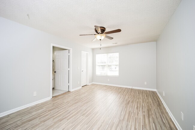 Building Photo - 102 Dartmouth Ct