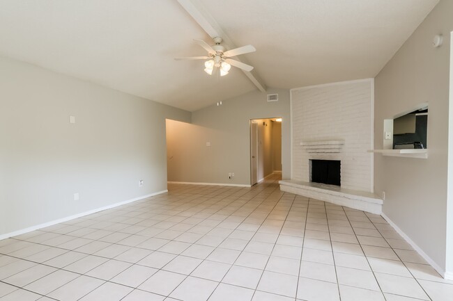 Building Photo - 9819 Kiwi Ln