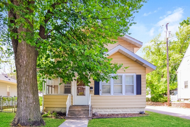 Building Photo - 891 Hazelwood St