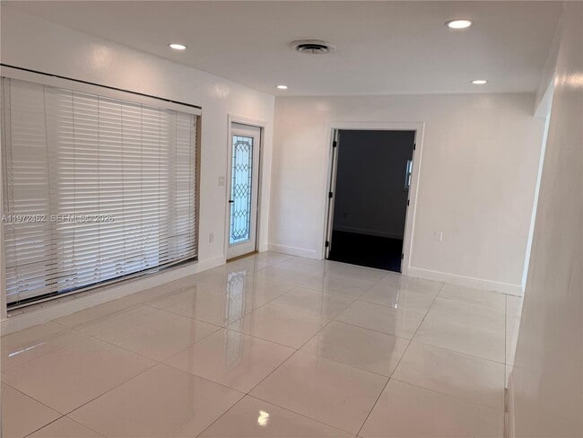 Building Photo - 2818 Bahama Dr