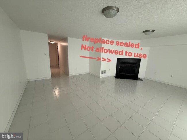 Building Photo - 28 Oak Shadows Ct