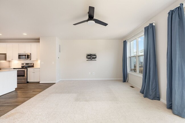 Building Photo - New Price – Move-In Ready 4BR / 4BA Townho...