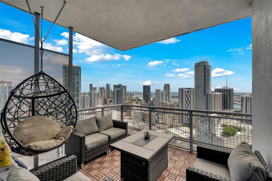 Building Photo - 350 S Miami Ave