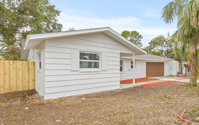 Building Photo - Home For Rent in Clearwater Manor!