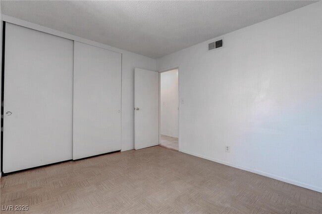 Building Photo - 2206 Sunnyslope Ave
