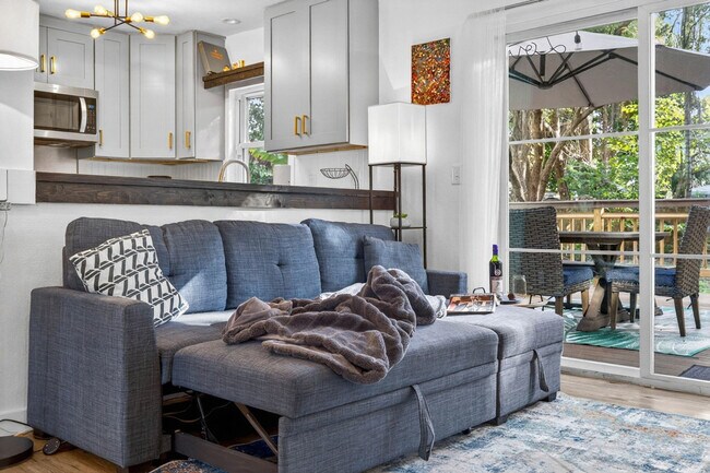 Building Photo - 1317 E Diana St