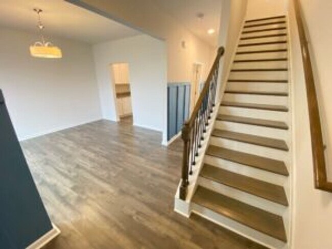 Building Photo - Like New in Longview!