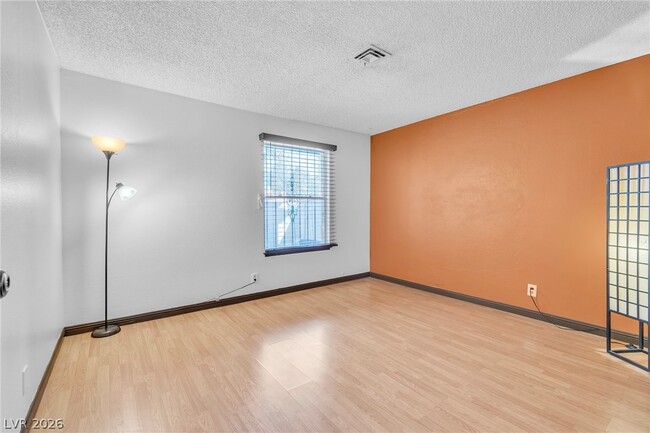 Building Photo - 2457 Swan Ln