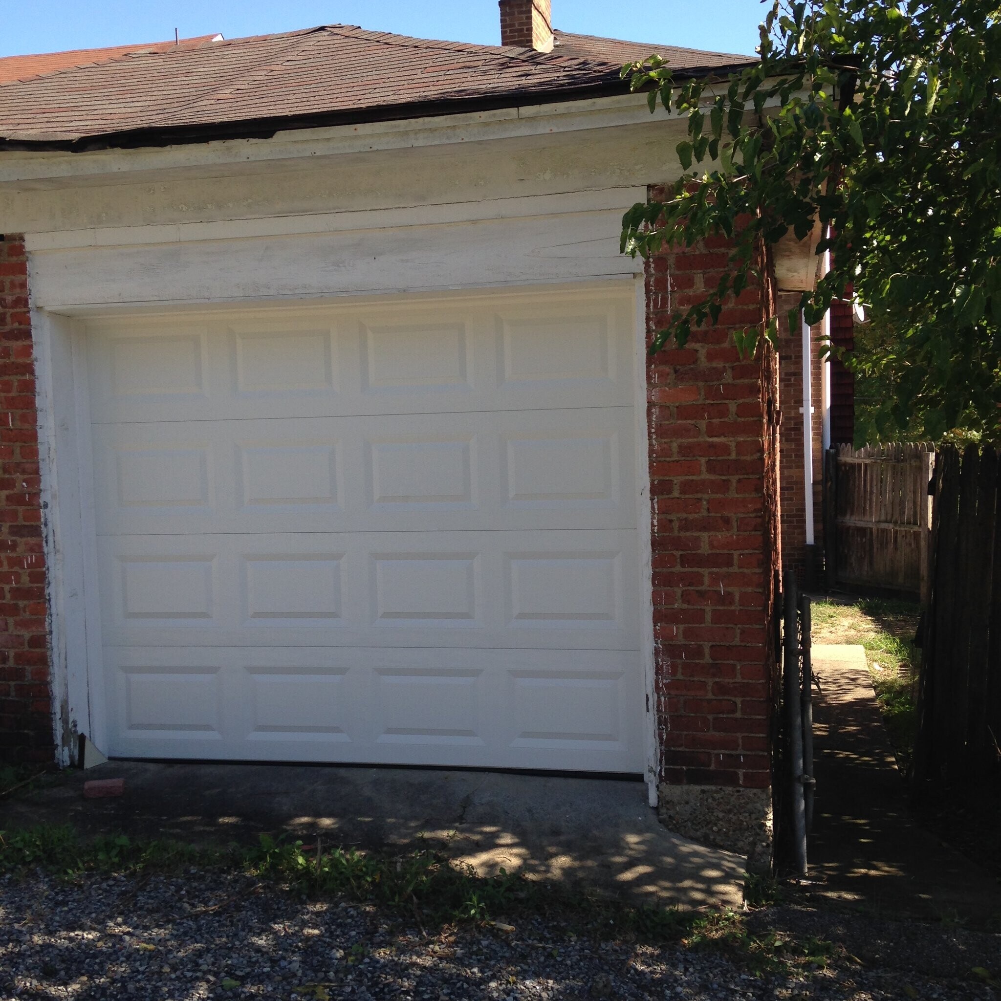 Building Photo - 458 Hallock St