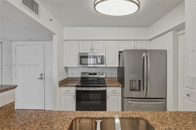 Building Photo - 1155 Brickell Bay Dr