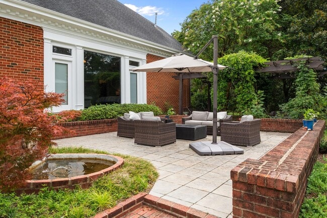 Building Photo - 450 Cox Rd