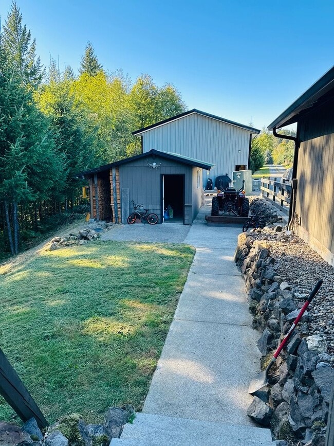 Building Photo - Beautiful Acreage Property