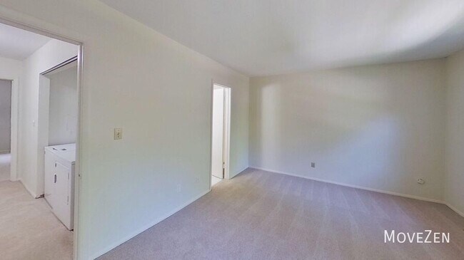 Building Photo - 5805 Nottoway Ct