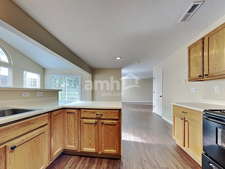 Building Photo - 515 Indian Lake Dr