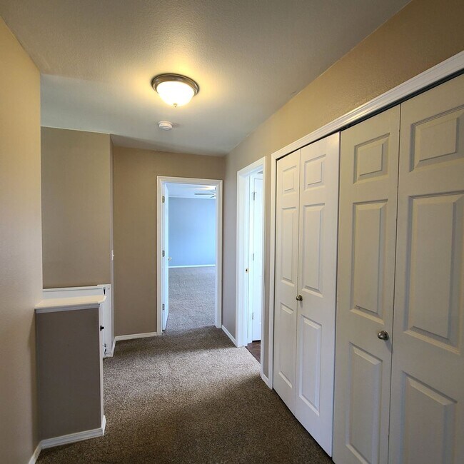 Building Photo - Beautiful home in Briargate Fairfax - D20 - ready to move in NOW!