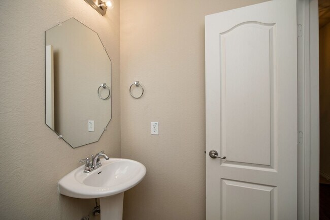 Building Photo - **Home Sweet Home**