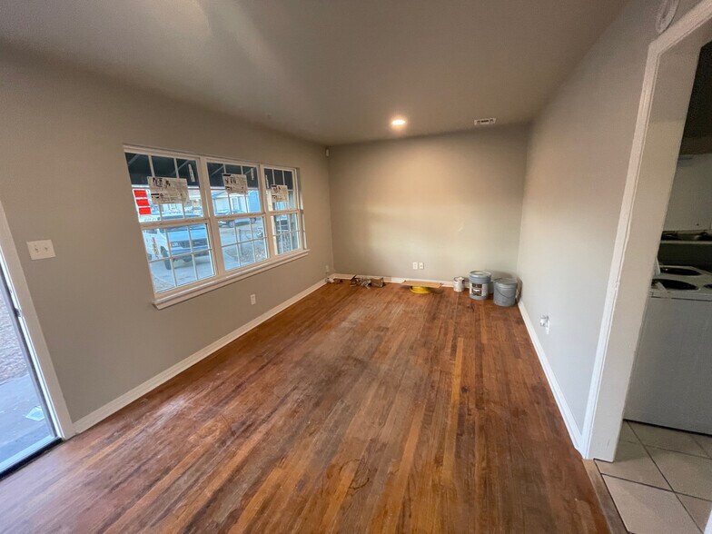Building Photo - 4006 Dogwood Dr