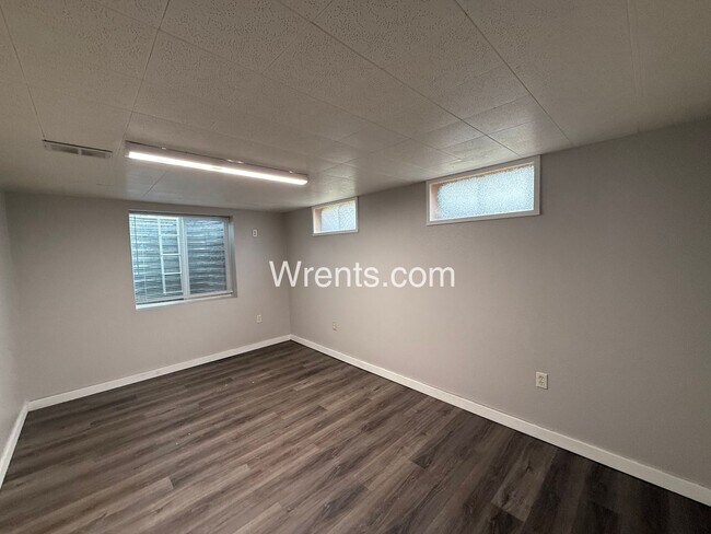 Building Photo - Now Available: Spacious 4-Bed, 2-Bath Home in Town & Country