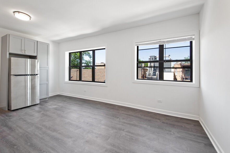 Building Photo - 3058 W Cortland St