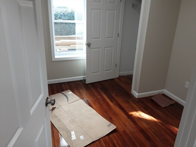 Building Photo - 116 June St