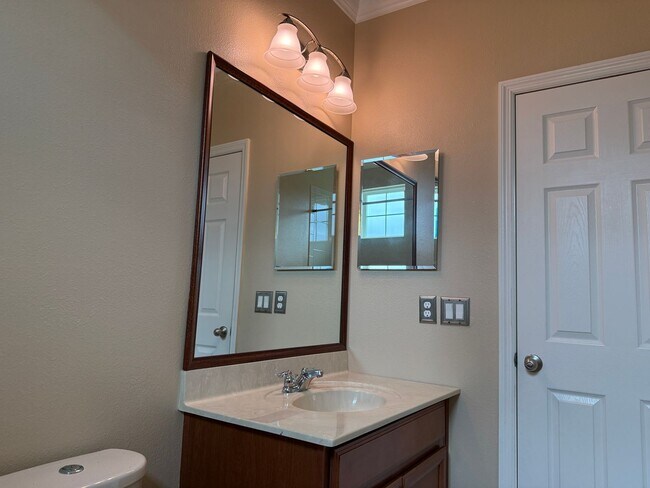 Building Photo - Gorgeous 5 bedrooms, 4 bath, 3 car garage single family home in Clermont