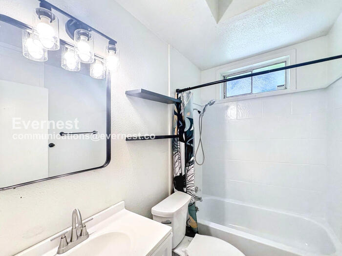 Building Photo - 2740 Teresa Dr