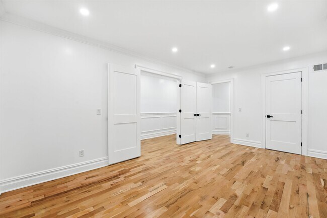 Building Photo - 52 Brinkerhoff St