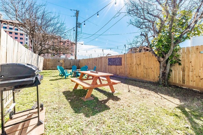 Building Photo - 2021 Avenue O 1/2