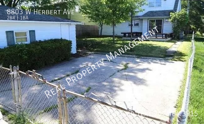 Building Photo - 8803 W Herbert Ave