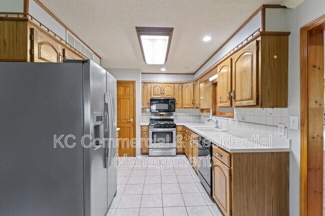Building Photo - 7809 NE San Rafael Dr