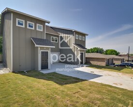 Building Photo - $1599! 3 Bed 2 1/2 Bath home in FORT WORTH!