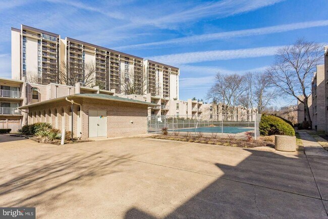 Building Photo - 26 Canterbury Square